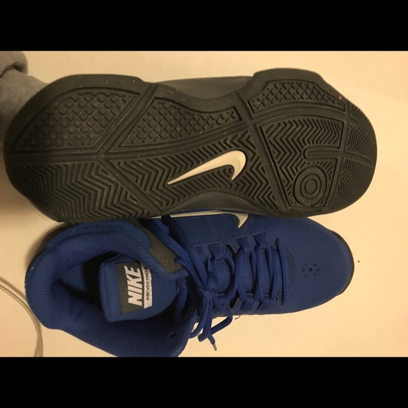 Woman’s Nike Air Visi Pro 4 Basketball Shoes - Picture 4 of 4